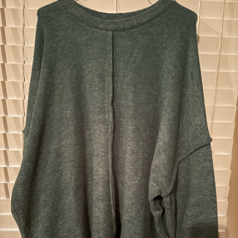 Zenana Outfitters Green Crew Neck Sweater